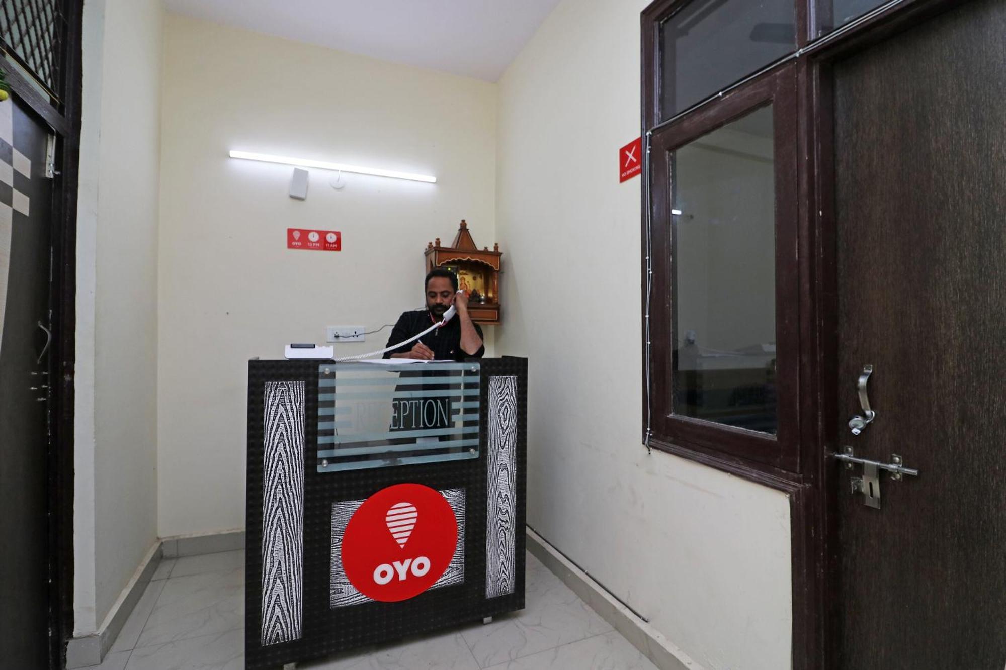 Oyo Triage Home Stay Noida Exteriör bild